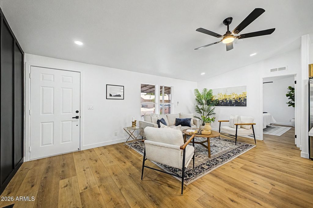 2526 E BEHREND Drive, Phoenix, AZ 85050 — photo 4