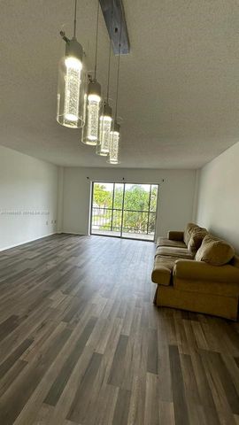 4174 Inverrary Drive 311, Lauderhill, FL 33319