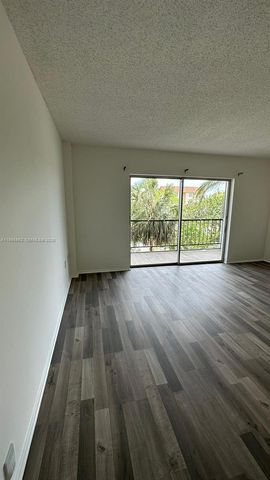 4174 Inverrary Drive 311, Lauderhill, FL 33319