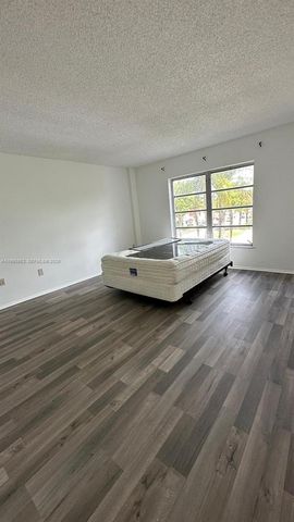 4174 Inverrary Drive 311, Lauderhill, FL 33319