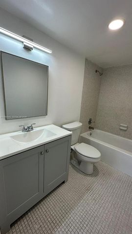 4174 Inverrary Drive 311, Lauderhill, FL 33319