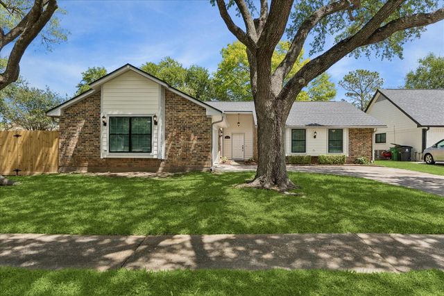 15403 Woodcote Court, Houston, TX 77062