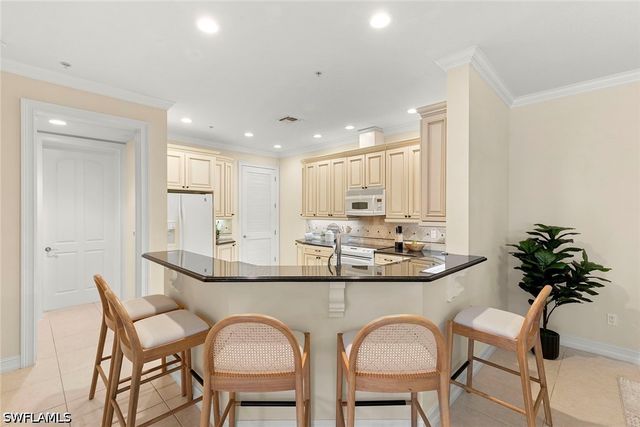 600 5th AVE S A-211, Naples, FL 34102