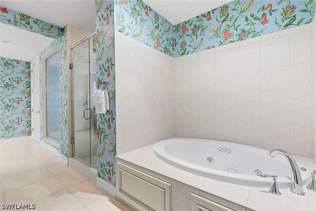600 5th AVE S A-211, Naples, FL 34102