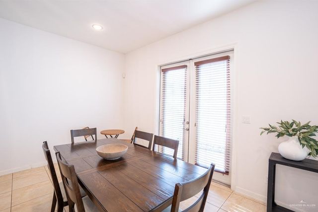 808 S 5th Street, Mcallen, TX 78501