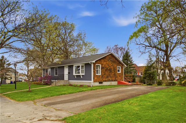 5 Saint Mary’s Way, Warren, RI 02885