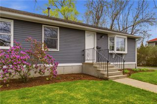 5 Saint Mary’s Way, Warren, RI 02885