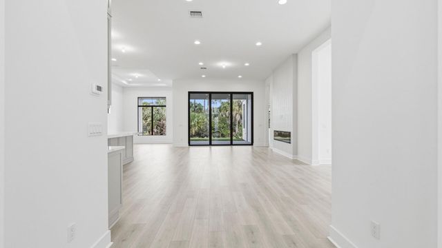13282 Artisan Circle, Palm Beach Gardens, FL 33418