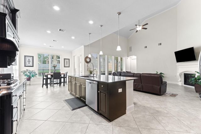 1402 Graystone Hills Dr Drive, Conroe, TX 77304