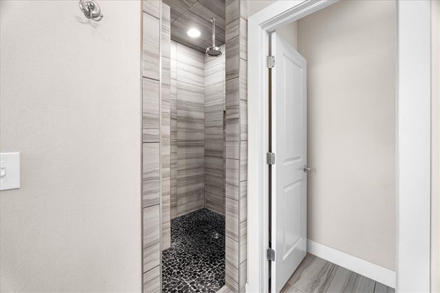 494 W Waterfalls Court, Farmington, AR 72730