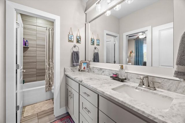 494 W Waterfalls Court, Farmington, AR 72730