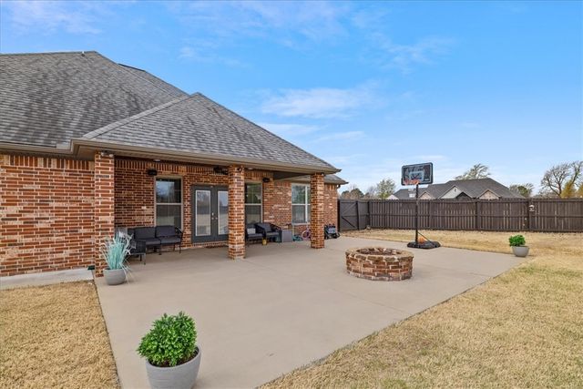 494 W Waterfalls Court, Farmington, AR 72730
