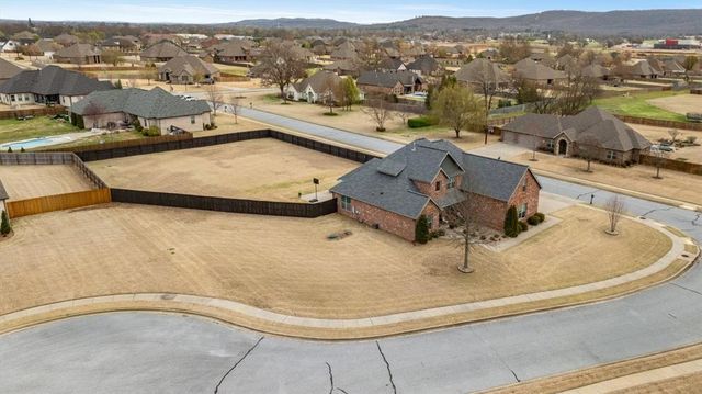 494 W Waterfalls Court, Farmington, AR 72730