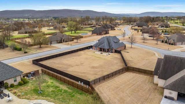 494 W Waterfalls Court, Farmington, AR 72730