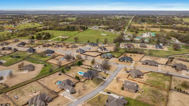 494 W Waterfalls Court, Farmington, AR 72730