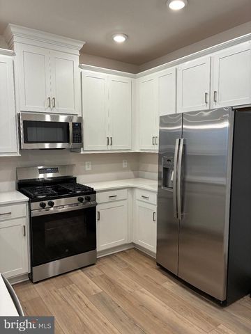 20823 CLOONGEE TER, Sterling, VA 20166