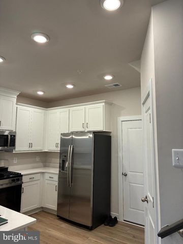 20823 CLOONGEE TER, Sterling, VA 20166