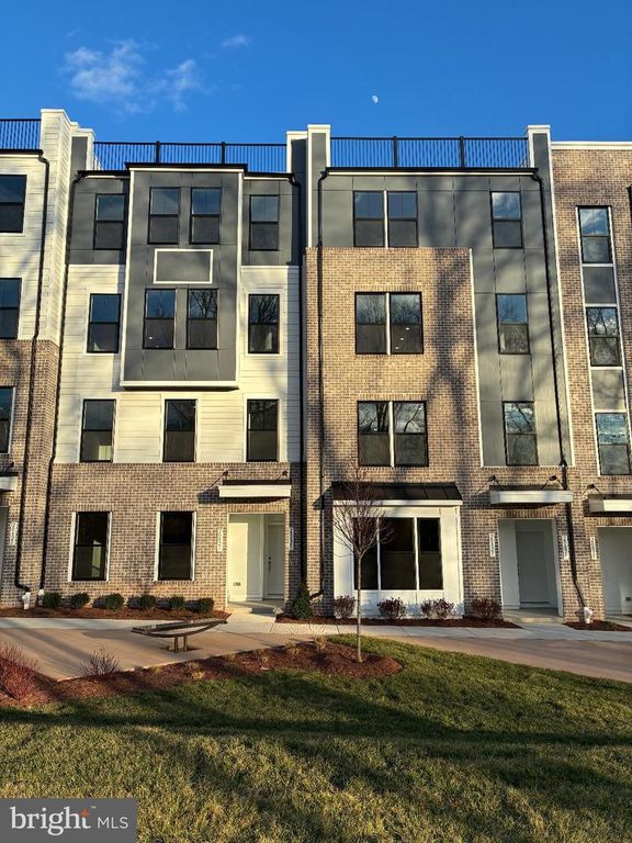 20823 CLOONGEE TER, Sterling, VA 20166