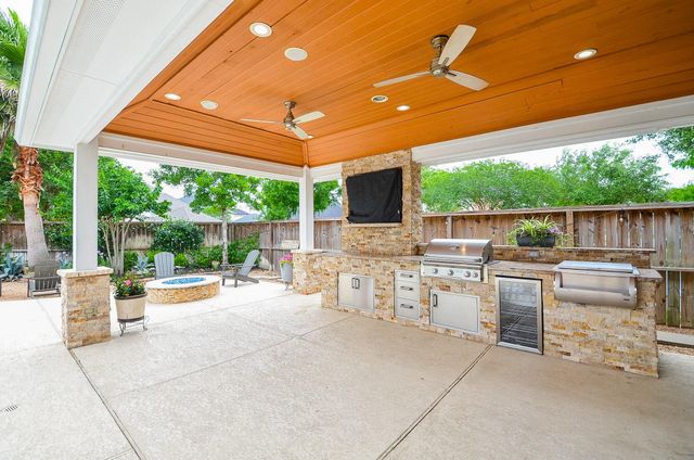 2735 Driftwood Drive, Manvel, TX 77578