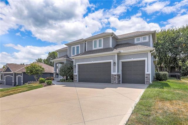 1305 NE Goshen Drive, Lee's Summit, MO 64064