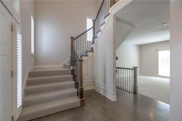 1305 NE Goshen Drive, Lee's Summit, MO 64064