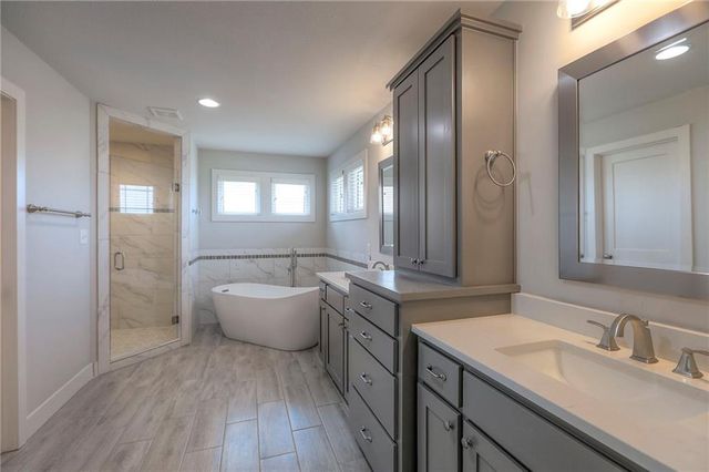 1305 NE Goshen Drive, Lee's Summit, MO 64064