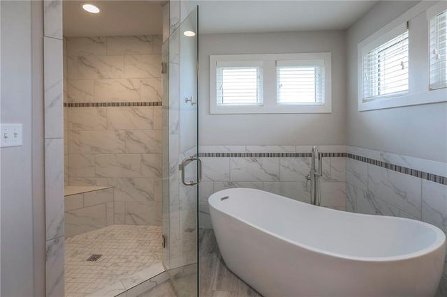 1305 NE Goshen Drive, Lee's Summit, MO 64064