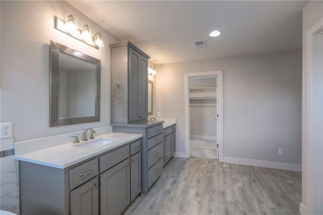 1305 NE Goshen Drive, Lee's Summit, MO 64064