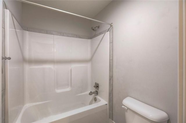 1305 NE Goshen Drive, Lee's Summit, MO 64064