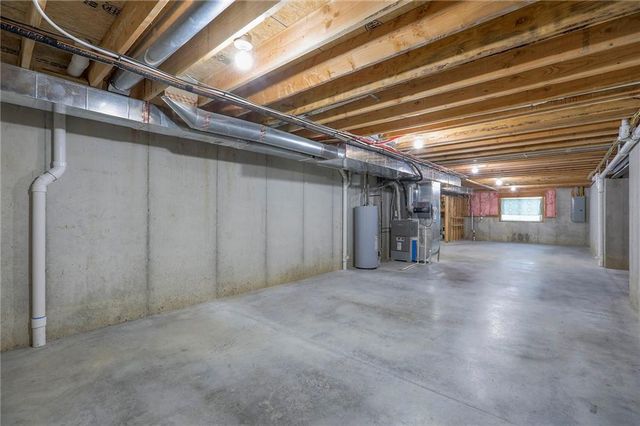 1305 NE Goshen Drive, Lee's Summit, MO 64064