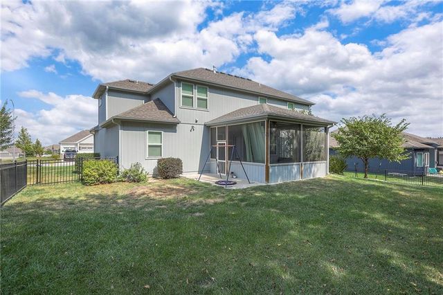 1305 NE Goshen Drive, Lee's Summit, MO 64064