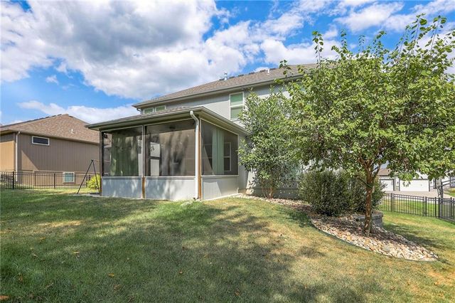 1305 NE Goshen Drive, Lee's Summit, MO 64064