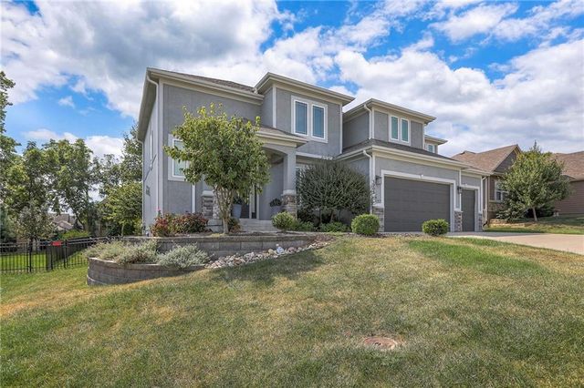 1305 NE Goshen Drive, Lee's Summit, MO 64064