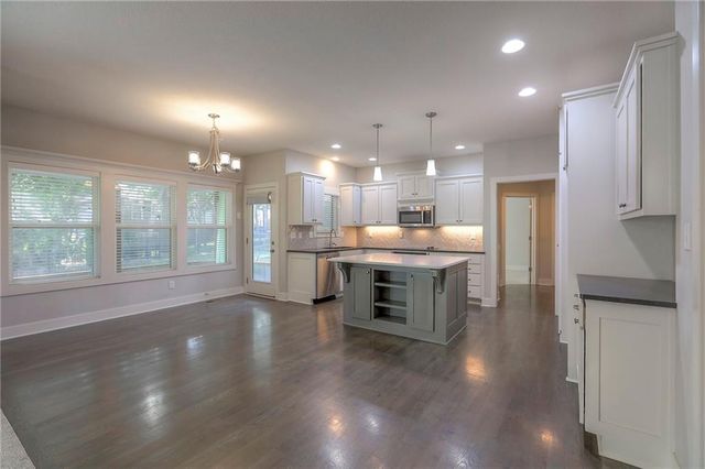 1305 NE Goshen Drive, Lee's Summit, MO 64064