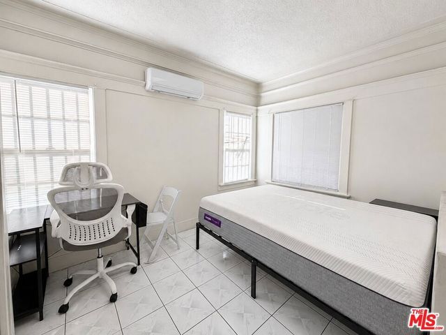 1188 W 37th Drive, Los Angeles, CA 90007