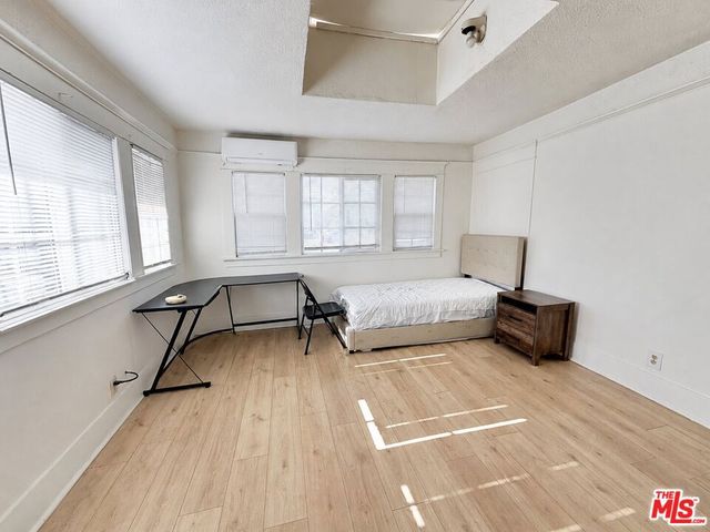 1188 W 37th Drive, Los Angeles, CA 90007