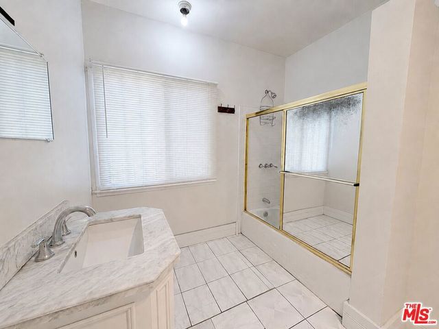 1188 W 37th Drive, Los Angeles, CA 90007