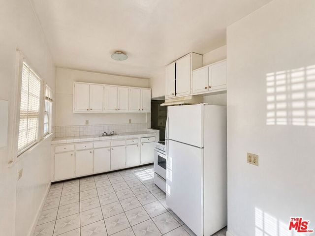 1188 W 37th Drive, Los Angeles, CA 90007