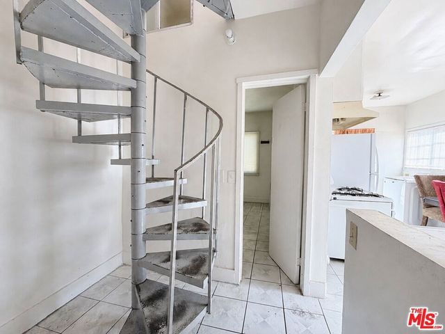 1188 W 37th Drive, Los Angeles, CA 90007