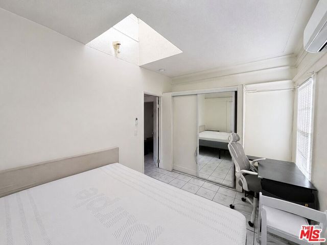 1188 W 37th Drive, Los Angeles, CA 90007