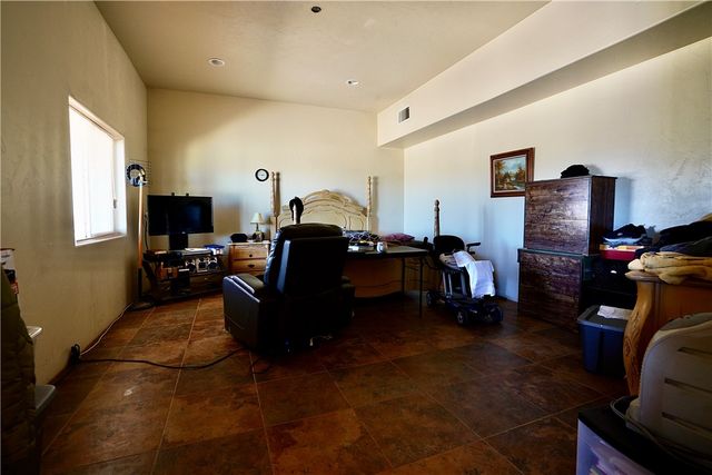 17352 Longhorn Drive, Dolan Springs, AZ 86441