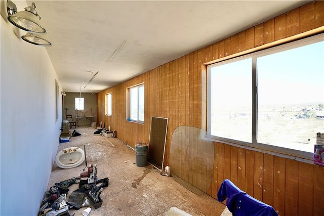 17352 Longhorn Drive, Dolan Springs, AZ 86441