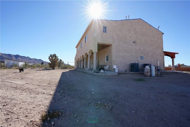 17352 Longhorn Drive, Dolan Springs, AZ 86441
