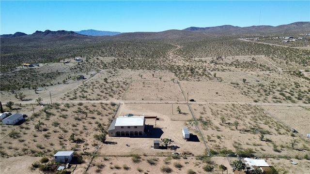 17352 Longhorn Drive, Dolan Springs, AZ 86441