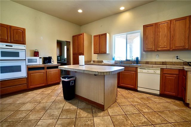 17352 Longhorn Drive, Dolan Springs, AZ 86441