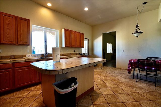 17352 Longhorn Drive, Dolan Springs, AZ 86441