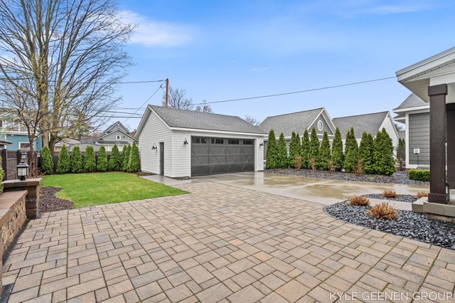 140 W 10th Street, Holland City, MI 49423