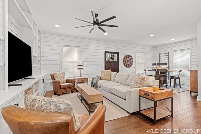 140 W 10th Street, Holland City, MI 49423
