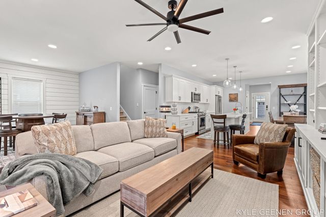 140 W 10th Street, Holland City, MI 49423