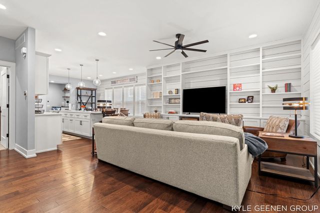 140 W 10th Street, Holland City, MI 49423